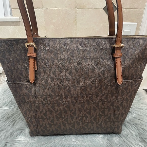 NWT Michael Kors Jet Set Charm Bag - Picture 2 of 10